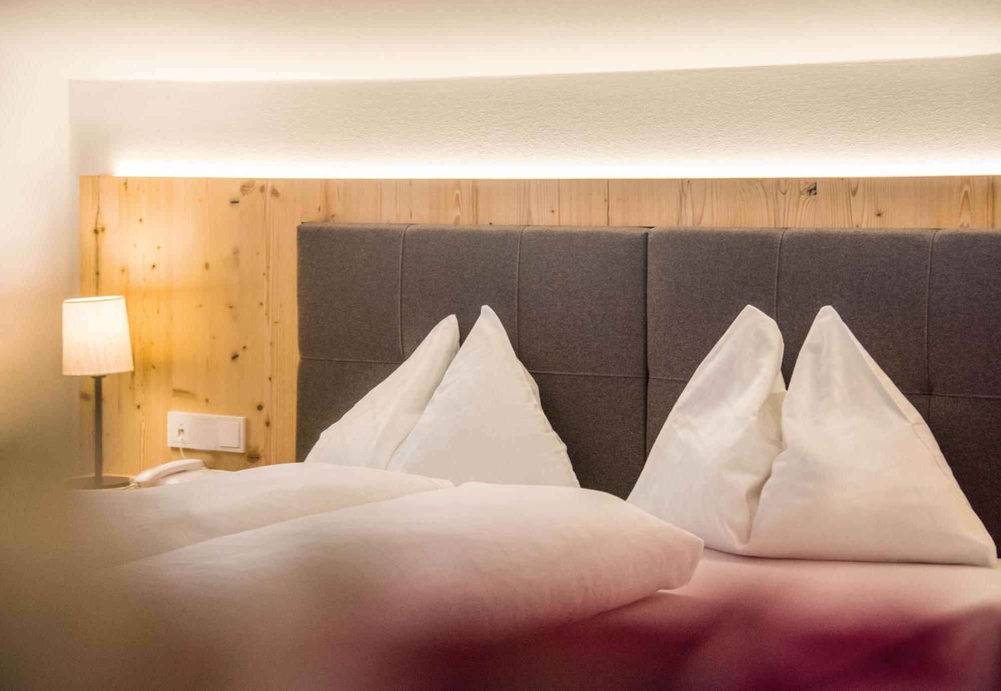 Hotel Fronza - Your Hike & Mountain Home Lutago Room photo
